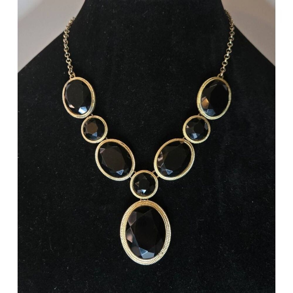 Pretty TRIFARI Goldtone Large Oval Black Faceted Crystals Dangle Drop Necklace